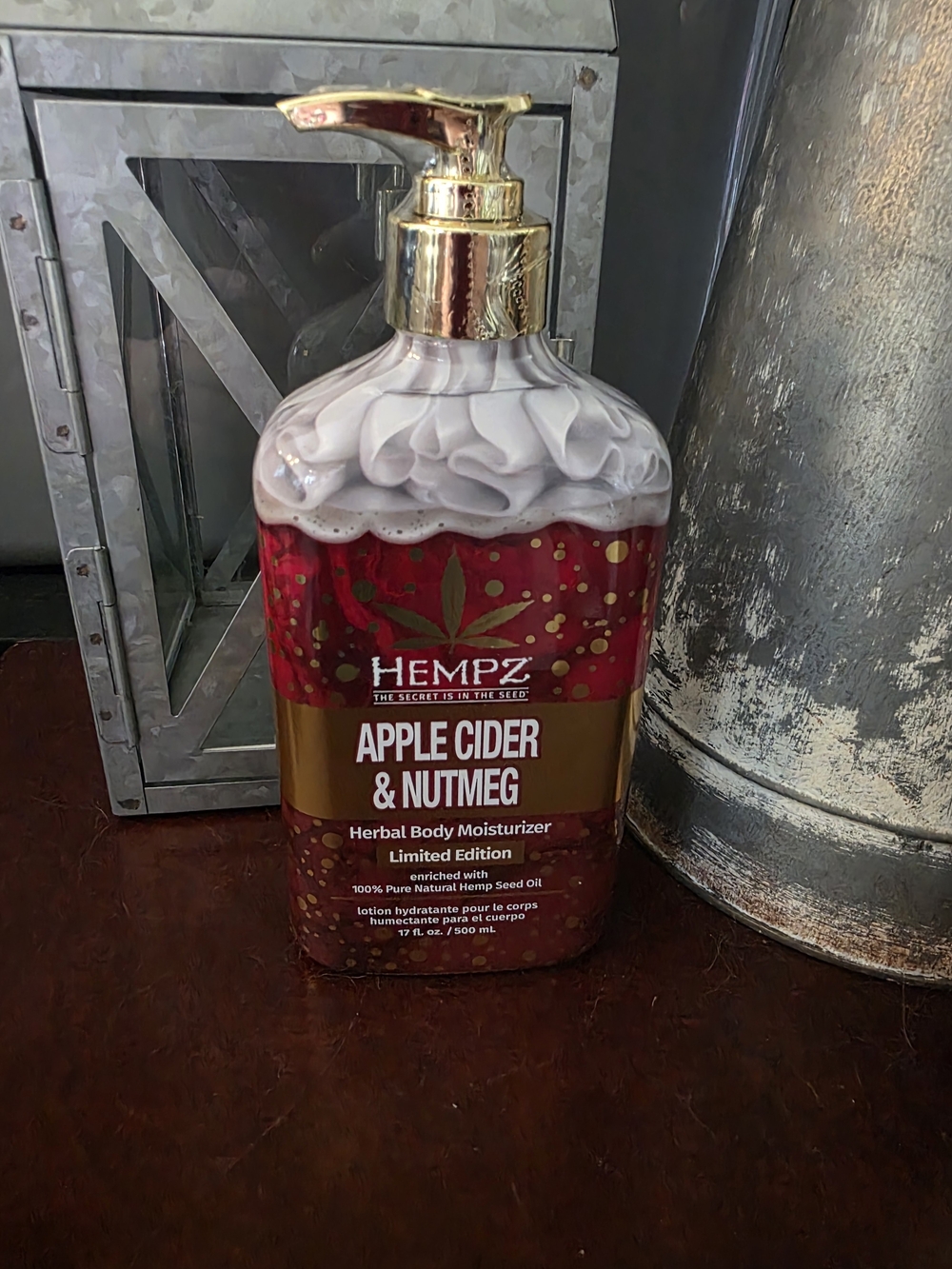 Hempz Apple Cider & Nutmeg Herbal Body Moisturizer - red & gold